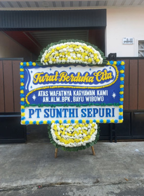 Papan Bunga Duka di Pasir Gunung Selatan
