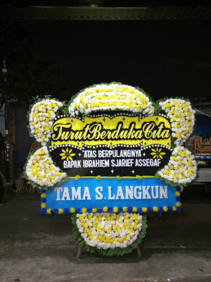 Papan Bunga Duka di Pasir Gunung Selatan